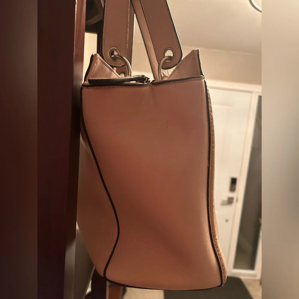 GUESS Handbag - Preloved - Picture 3 of 5